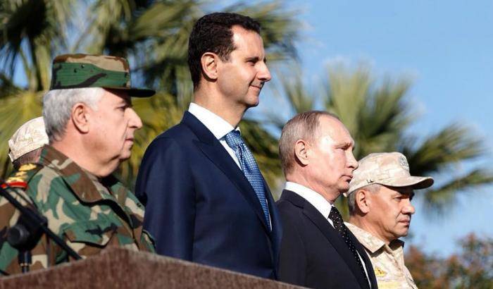Putin: i terroristi dell'Isis hanno preso 700 ostaggi in Siria
