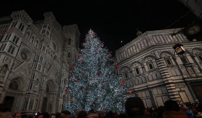 A Firenze l'albero di Natale e il presepe lo realizzano i migranti musulmani
