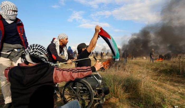 Palestinese su una sedia a rotelle ucciso dai militari di Israele. L'Onu: atto inumano