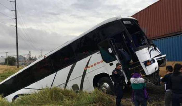 Tragico incidente stradale con un bus turistico, italiani a bordo