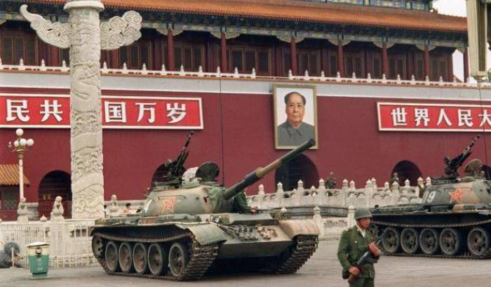 Carriarmati su piazza Tiananmen