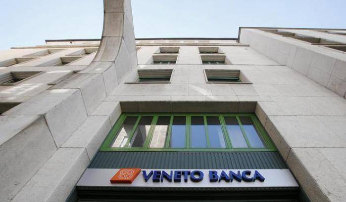 Un invalido perde centomila euro in azioni: per vendetta lancia l'auto contro la sede di Veneto Banca