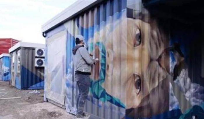 "Container" dipinti, la street art riempie il vuoto e ridisegna la realtà post sisma