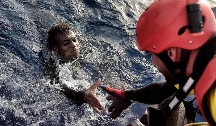 Nuova tragedia nel Mediterraneo: 25 persone muoiono in un naufragio