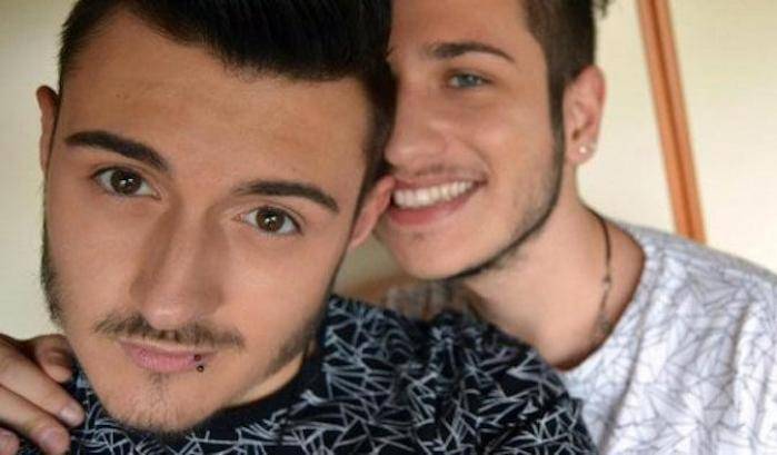 La Chiesa apre al funerale gay: per Alex e Luca l'ultimo saluto insieme