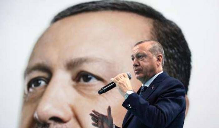 Erdogan all'Eliseo per ricucire con l'Europa, ma resta lo scoglio dei diritti umani