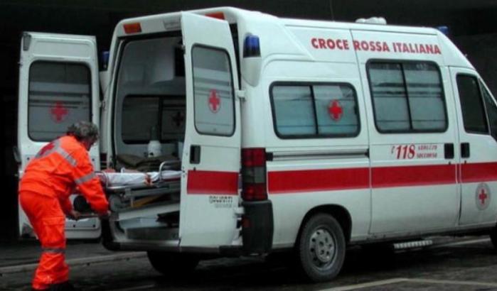 L'ambulanza è stata chiamata più volte ma è arrivata sul posto dopo 50 minuti, quando era troppo tardi