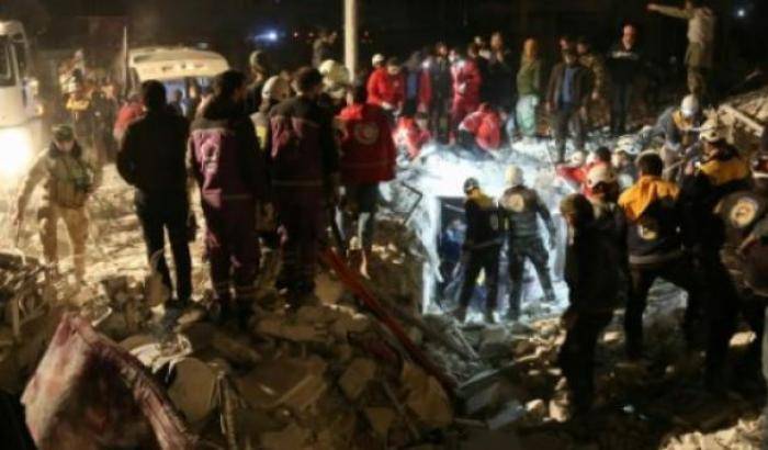 Raid aereo su Iblib: morti sotto le bombe 21 civili tra cui 8 bambini