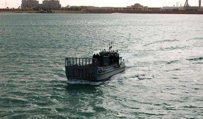 La guardia costiera greca blocca una nave diretta in Libia: era carica di esplosivi