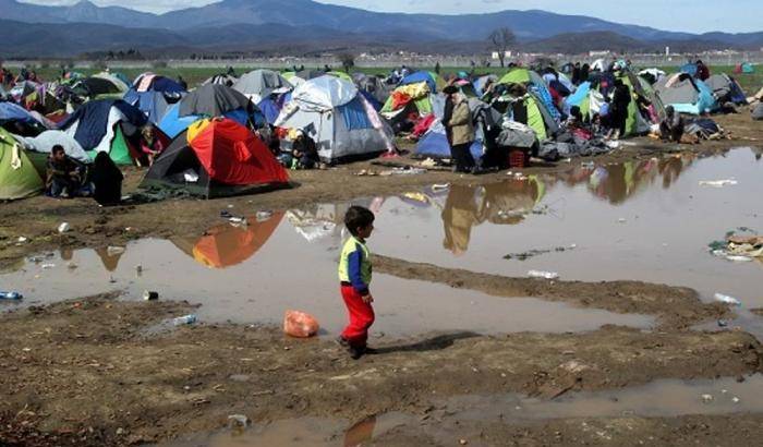 In Grecia i bambini migranti disegnano i ricordi del terribile viaggio