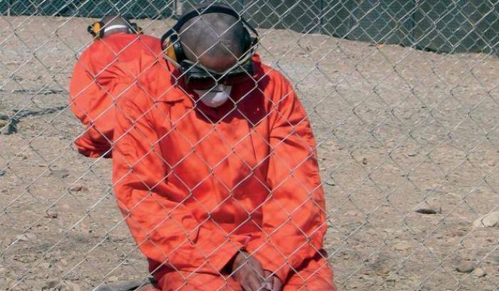 Lettera di 75 democratici a Biden: "Chiudere il carcere di Guantanamo"