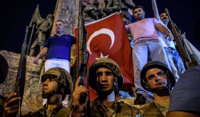 Turchia, repressione senza fine: 121 arresti per il fallito golpe del luglio 2016