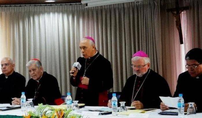 I vescovi venezuelani durante l'assemblea plenaria