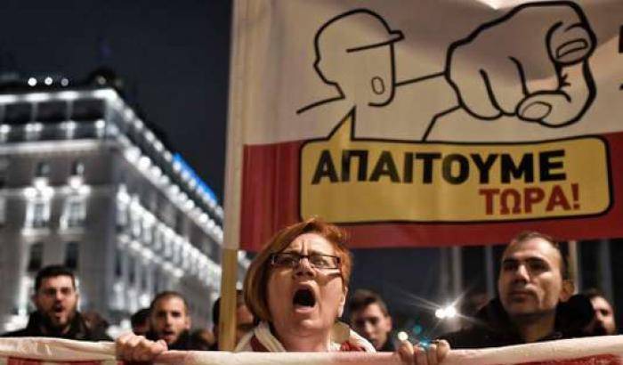 Lavoratori in piazza ad Atene : no al nuovo pacchetto di misure di austerità