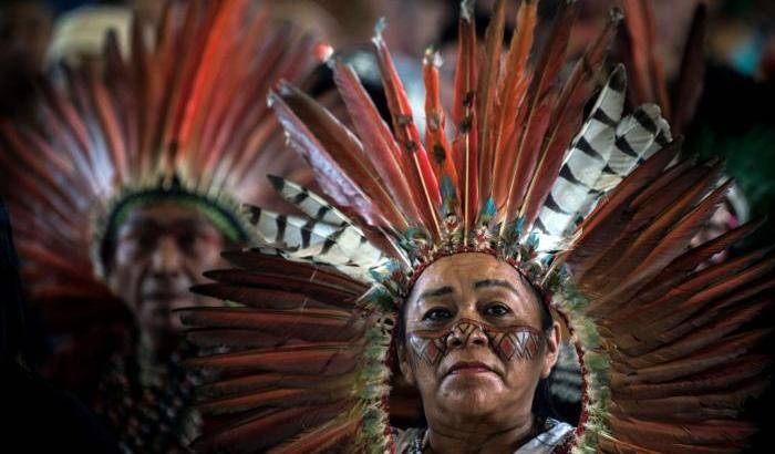 L'urlo dei popoli nativi: basta con il saccheggio dell'Amazzonia