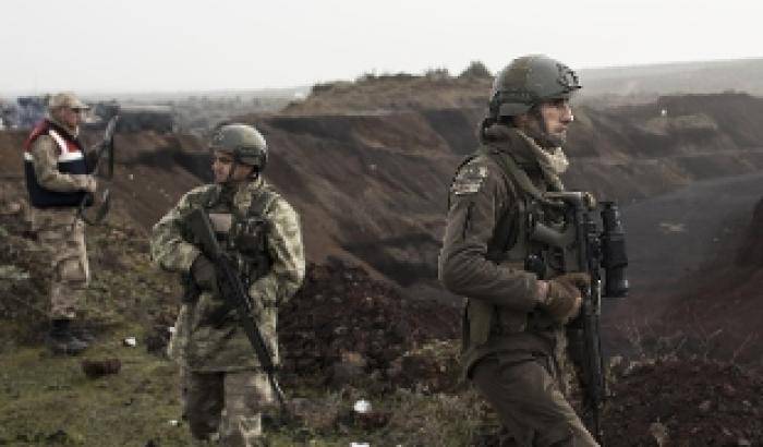Prima vittima turca nell'offensiva ad Afrin, ma sul fronte curdo e tra i civili i morti sono decine