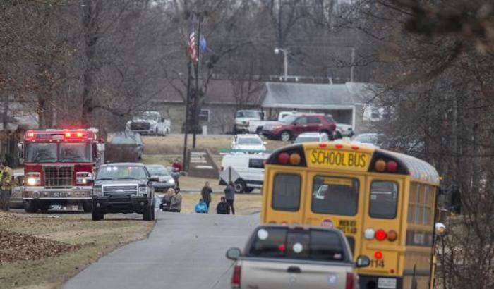 Strage in una scuola nel Kentucky: dopo la tragedia, il dolore e i tanti perché