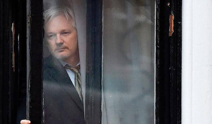 Il Ministro degli Esteri inglese ha firmato l'estradizione negli Usa di Julian Assange