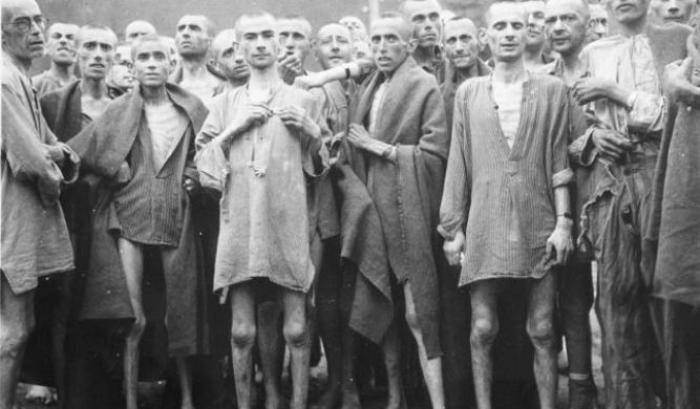 Facebook rimuove le foto dell'Olocausto: ci sono deportati nudi