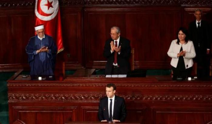 Macron parla ai deputati tunisini