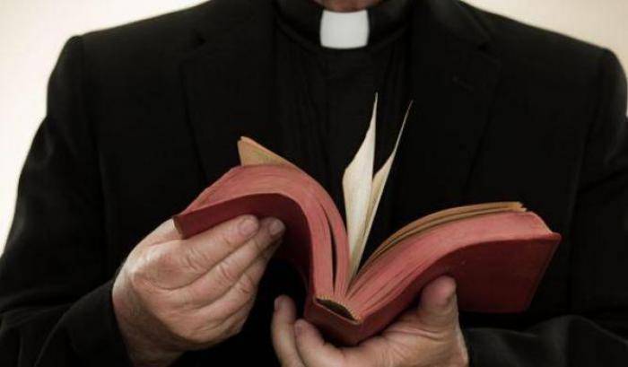 Una vittima di pedofilia denuncia un prete: ma la curia non lo processa