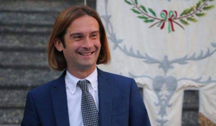 Il sindaco di Turbigo nuovamente contro i migranti: esclusi da un concorso pubblico