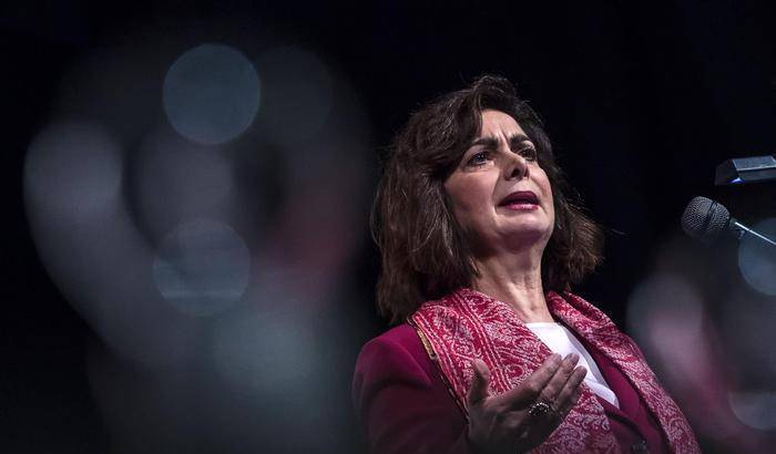 Boldrini ironizza su Salvini: "Patetico, si lamenta del complotto che si è fatto da solo"