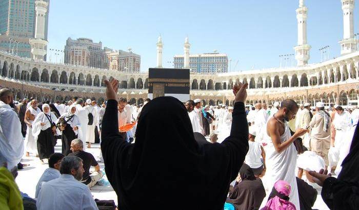 #MeToo nel cuore dell'Islam: le donne denunciano molestie nei pellegrinaggi alla Mecca
