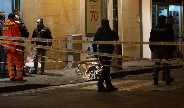 Svolta a Frattamaggiore, gioielliere uccide un rapinatore: tre arresti