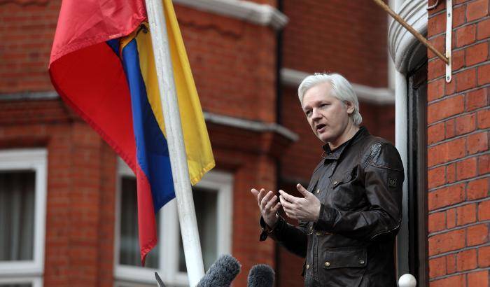 Assange ci riprova: negato di nuovo l'annullamento del mandato di arresto