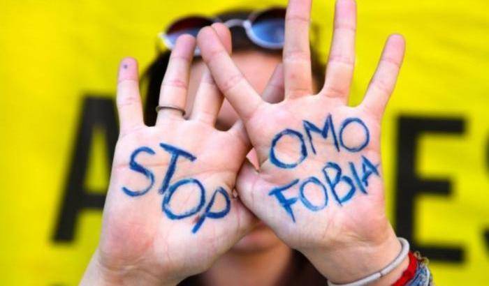 Coppia gay aggredita a bottigliate a Palermo, Orlando: "Approvare la legge Zan"