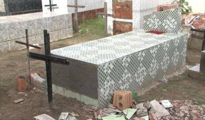 0004D175-rosangela-almeida-dos-santos-sepolta-viva-per-errore-in-brasile Rosangela Almeida dos Santos sepolta viva per errore in Brasile