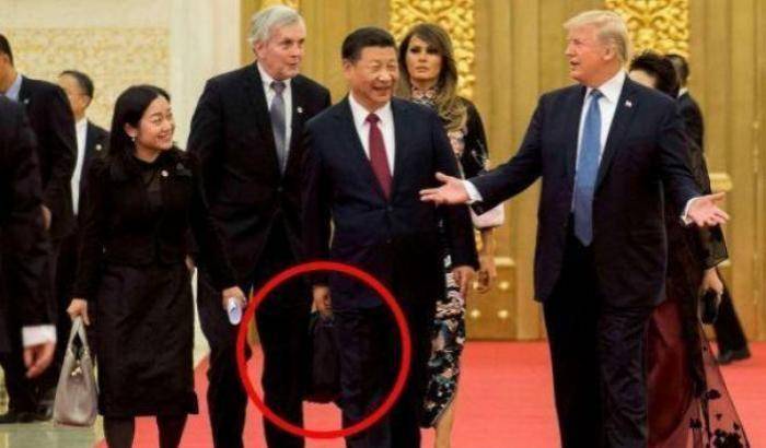 Botte tra gli 007 di Cina e Usa per la valigetta nucleare di Trump a Pechino