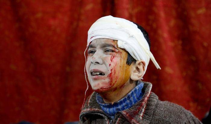 Su Ghouta un inferno di fuoco: 200 civili morti sotto le bombe di Damasco