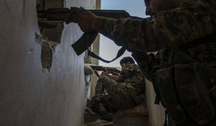 Ad Afrin la resistenza dei curdi non si piega: uccisi otto militari turchi