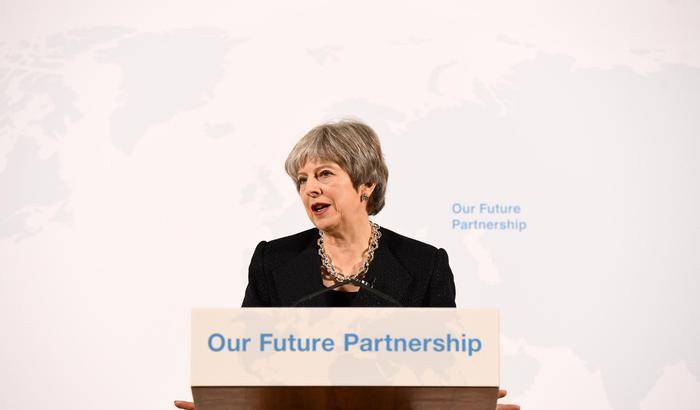 Theresa May: "con la Brexit la libertà di movimento delle persone è destinata a finire"