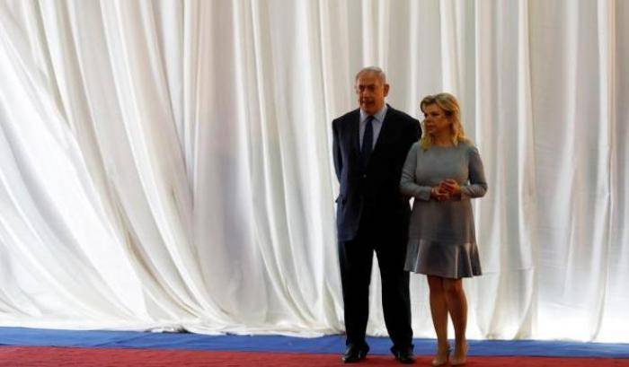Netanyahu e la moglie torchiati per ore dalla polizia per un caso di corruzione