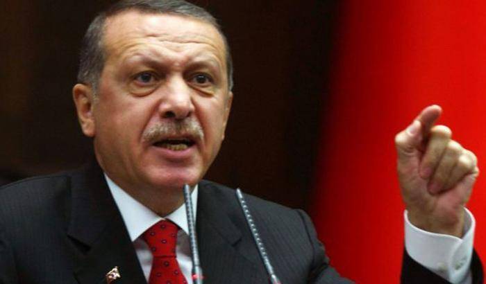 Erdogan: se non ci fanno entrare in Europa chiederò ai turchi cosa fare