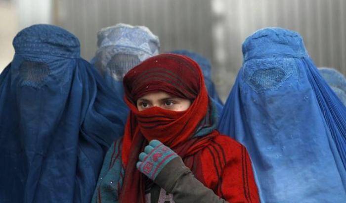 L'8 marzo coraggioso delle donne afghane: in centinaia per le strade di Kabul