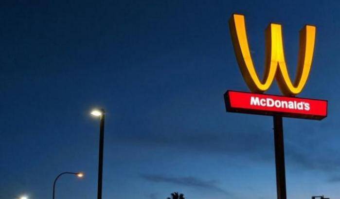 Ma 'M' rovesciata di McDonald's per la Giornata della donna