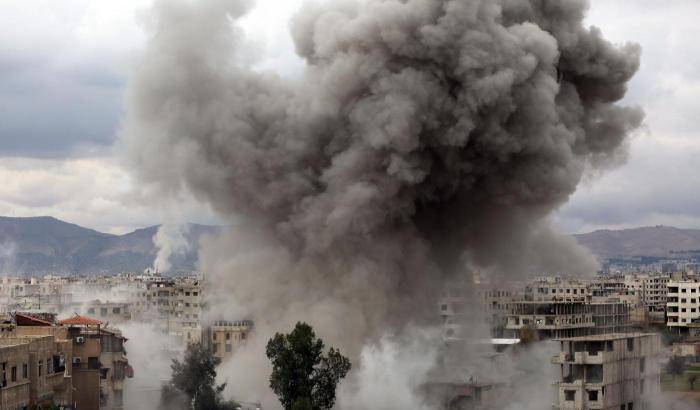 La Turchia spietata bombarda Afrin: 18 civili morti, cinque sono bambini