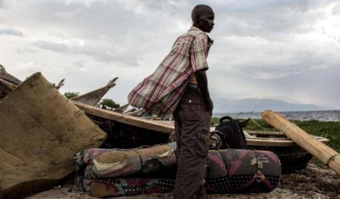Decine di migliaia di congolesi in fuga dalla violenza raggiungono l'Uganda
