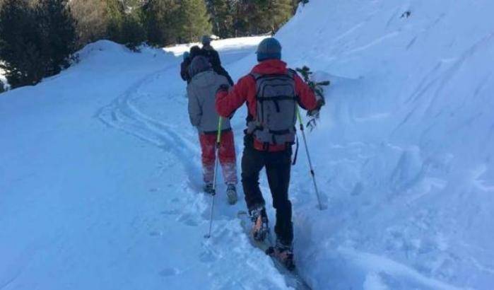 Soccorre sulle Alpi una migrante incinta: rischia 5 anni di carcere