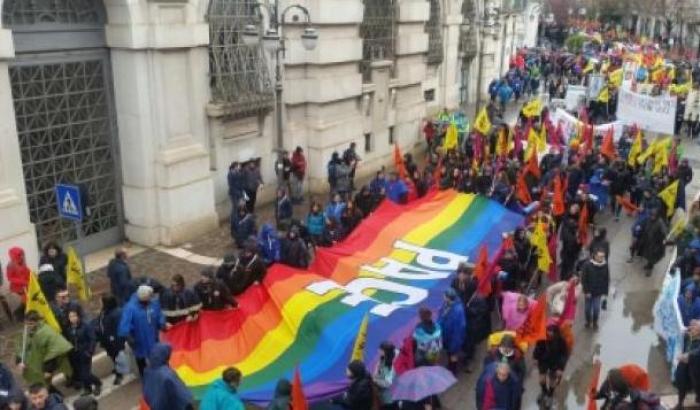 No alla mafia: migliaia in piazza a Foggia con don Luigi Ciotti