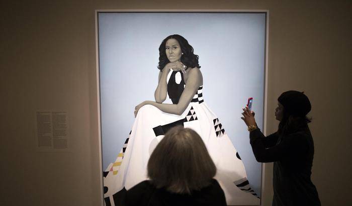 Spostato il ritratto di Michelle Obama in una sala più ampia, troppi fan