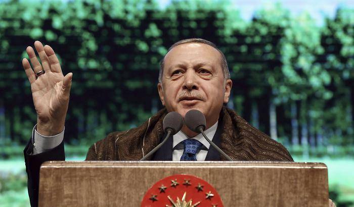 Il Sultano Erdogan sempre più sfacciato: acquistati per 1,25 miliardi i media dell'opposizione