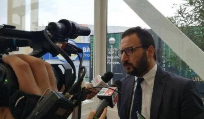 Lavoro in cambio di aiuti elettorali, si dimette l'assessore allo sviluppo economico della Puglia