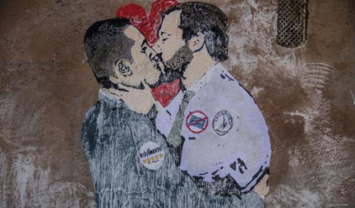 Il murale Di Maio Salvini