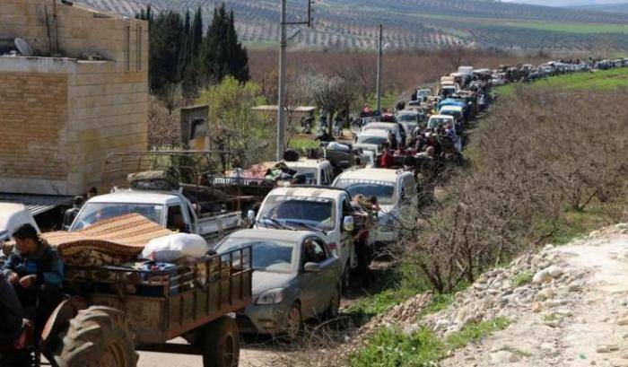 Migliaia di curdi in fuga
