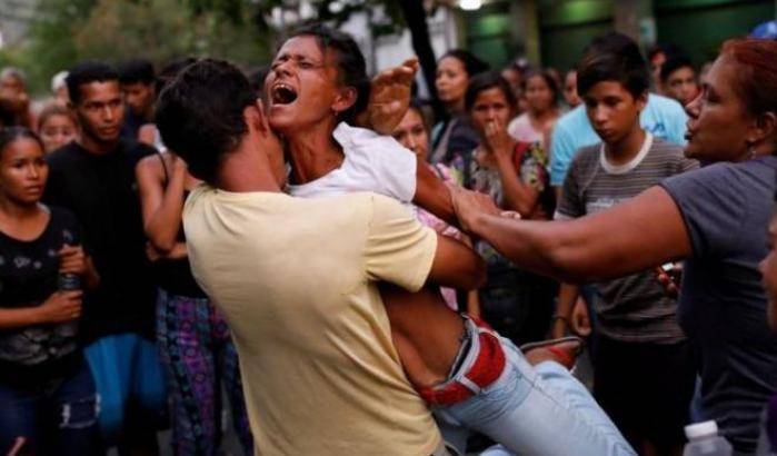 La disperazione dei parenti dei detenuti di Valencia